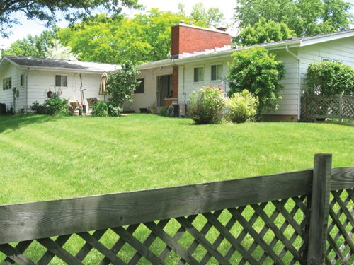 Property photo 1 - 3 Bedroom Ranch on Basement - Foster Park Area